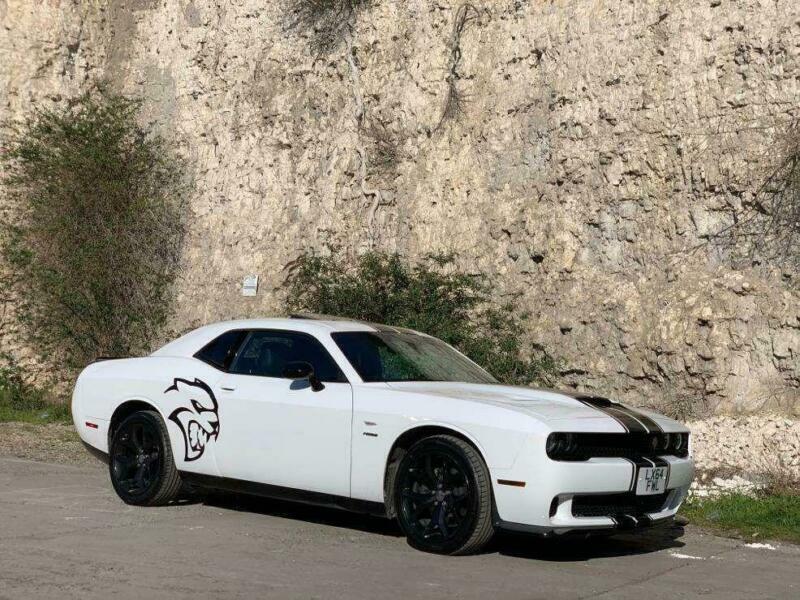 Dodge challenger v8