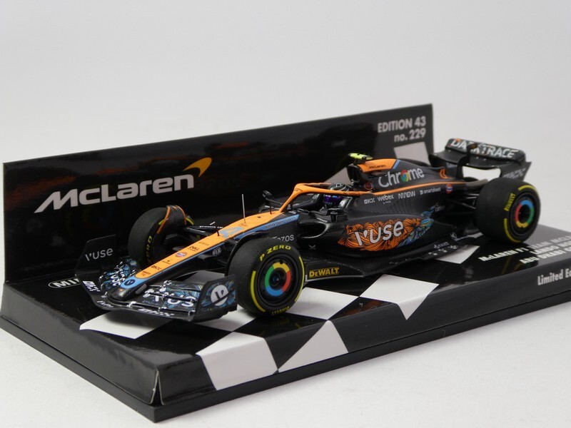Minichamps McLaren MCL36 #4 Lando Norris Singapore GP 2022 1 Minichamps McLaren MCL36 #4 Lando Norris Singapore GP 2022 1