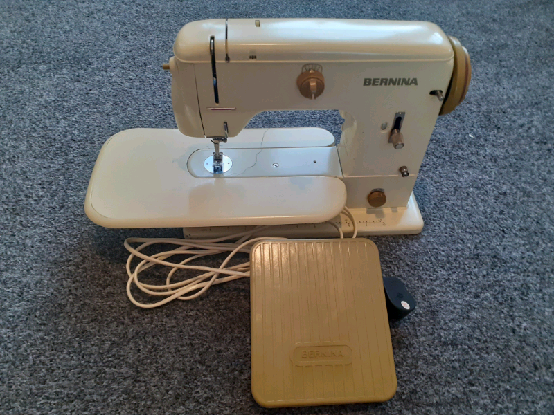 VINTAGE BERNINA 700 FREE ARM MODEL ZIG ZAG SEWING MACHINE in Newham