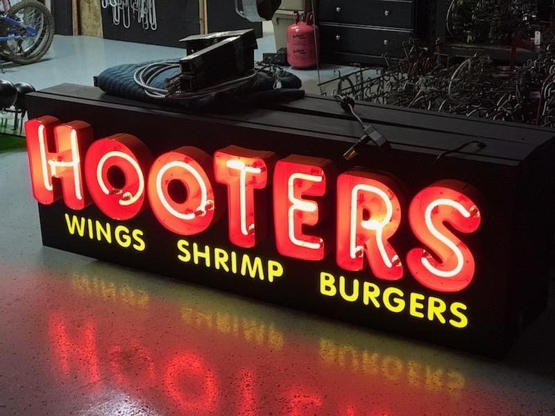 HOOTERS RESTAURANT NEON SIGN -  VINTAGE  ,  AUTHENTIC ,  ORIGINAL