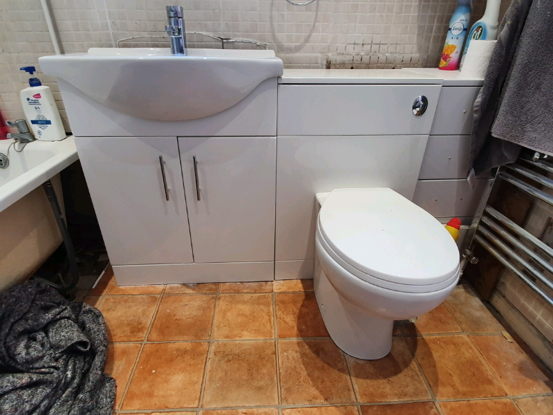 *PRISTINE* Fitted Sink Vanity Unit, Basin, Toilet Unit *RRP £210* in Southampton, Hampshire