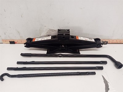 Scissor Jack and Tools from 2014 Ford F150  10861964