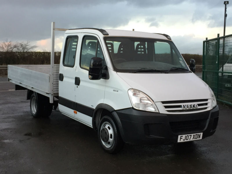 IVECO DAILY CREW CAB 2.3HPI 35C12 114BHP FLAT BED IN WHITE. ONE OWNER