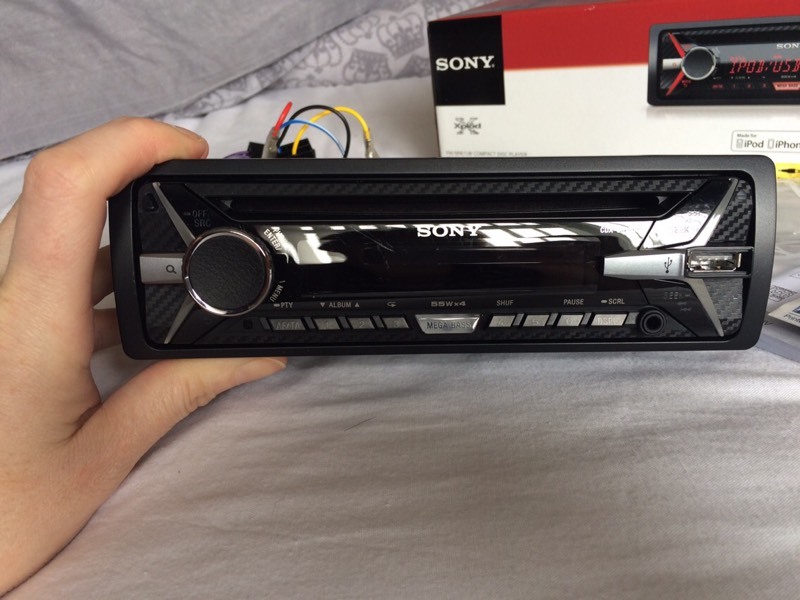 Sony car stereo CD player AUX IPhone/iPod colour change in Middleton