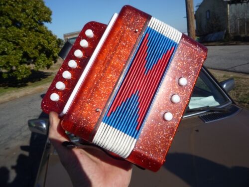 COOL SMALL ACCORDION SQUEEZEBOX PLAYS WELL MAKE MUSIC GREAT LITTLE INSTRUMENT