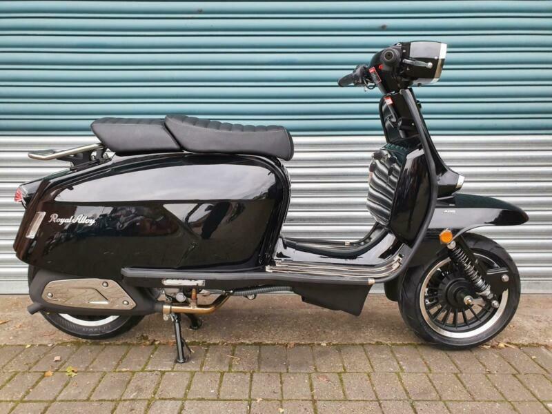 ROYAL ALLOY GP300 METAL BODY BLACK BRAND NEW 2020 CLASSIC RETRO STYLE SCOOTER in Stapleford