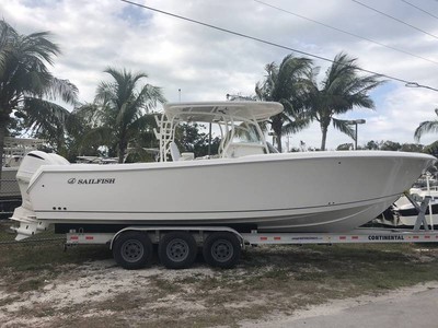 2016 Sailfish® 320 CC