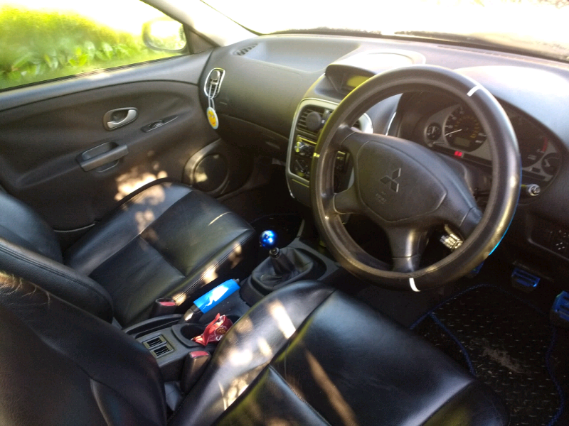 Mitsubishi carisma салон