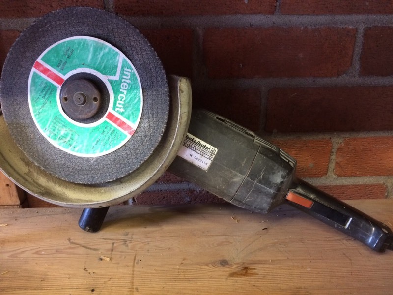 Angle Grinder, Black and Decker, Professional, Assorted Discs included