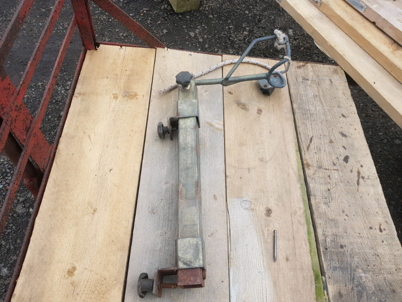 Sheep dressing stand head yoke farm livestock tractor in Motherwell