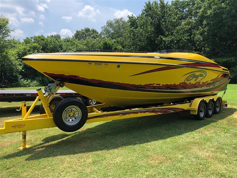 1990 Baja 30 Foot V Hull Performance Twin Engine Boat Cabin
