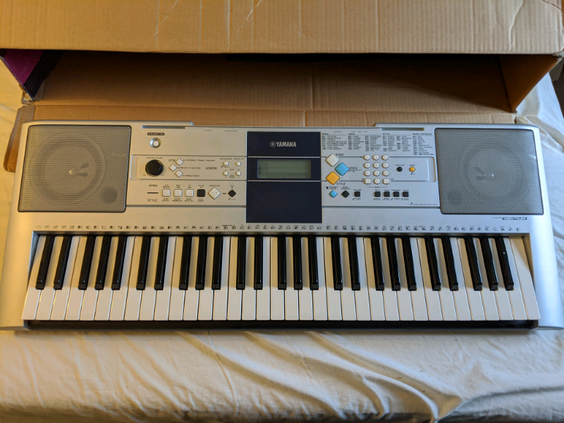 Yamaha E323 keyboard and stand in Longlevens, Gloucestershire Gumtree