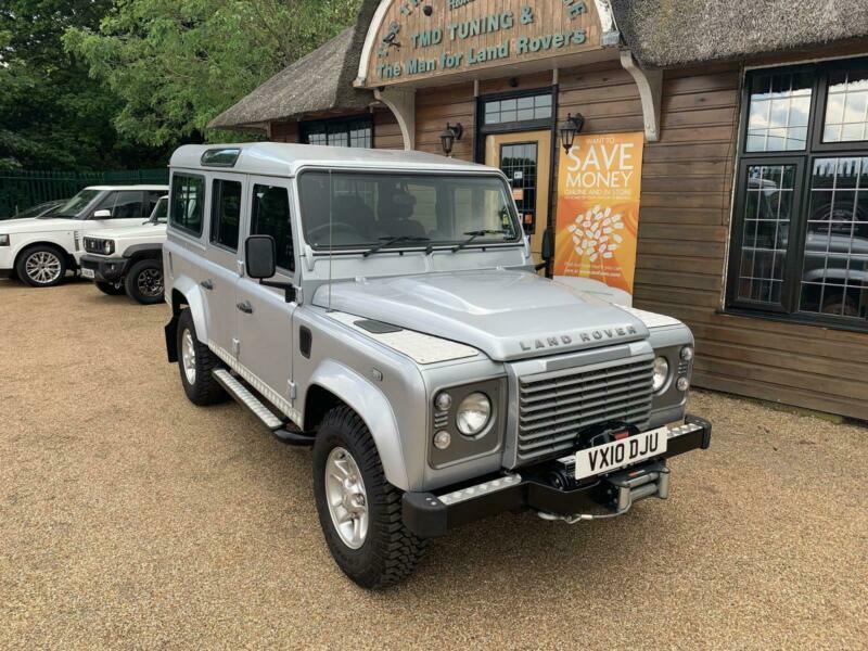 Land rover defender 2010
