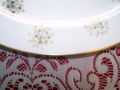 Noritake SNOWFLAKE Gold Green Black Snowflakes 12