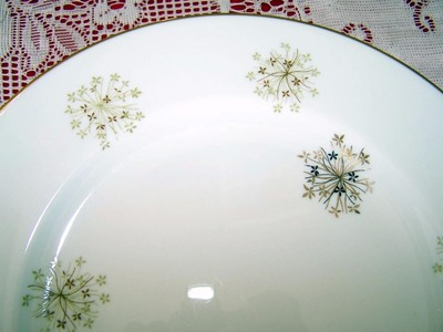 VTG Noritake SNOWFLAKE Gold Green Black Snowflakes 10 7/8