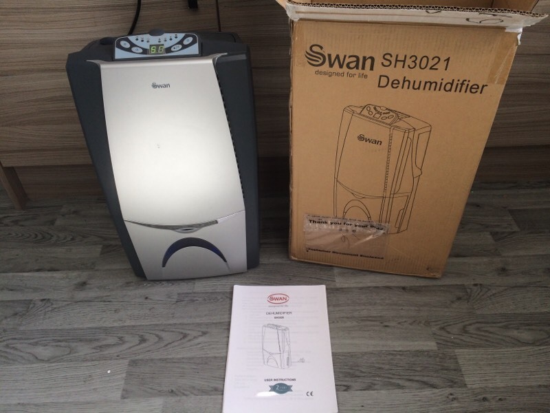 Swan SH3021 20 Litre Dehumidifier complete with box and manual in