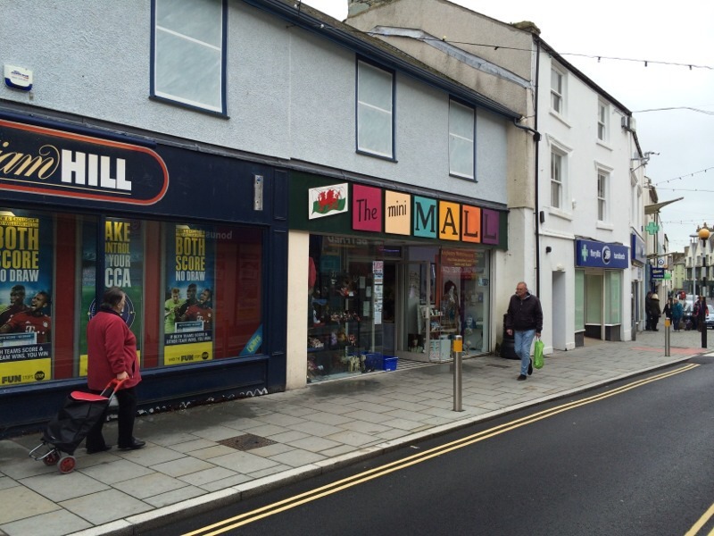 Shop to let in Holyhead town centre £60 per week in Holyhead, Isle