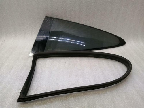 PORSCHE 911 997 Left Rear quarter Glass 99754311105 Türscheibe ¼ Hinten Links