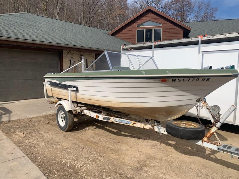 1971 Crestliner Runabout 16' Boat Located In Alma, Wi No Trailer
