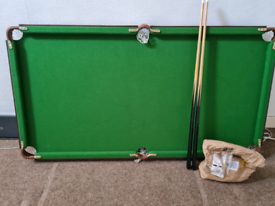 4ft pool/snooker table