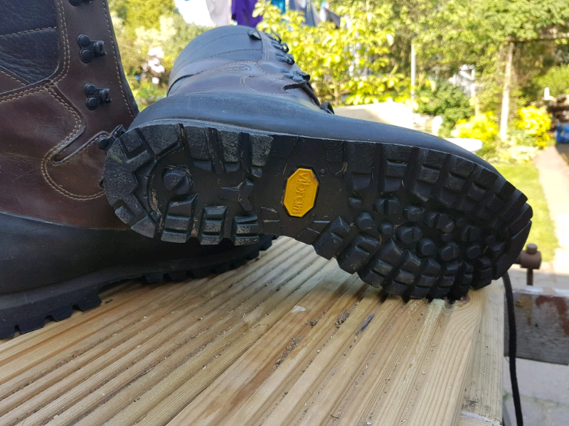 Classic Garage shoes newcastle for hangout with Friend