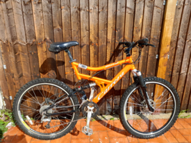 Mens Carrera hellcat mountain bike 