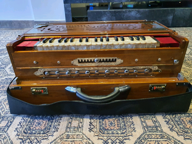 BINA HARMONIUM 4 REED 13 SCALE CONCERT PROFESSIONAL QUALITY NO. 32 in