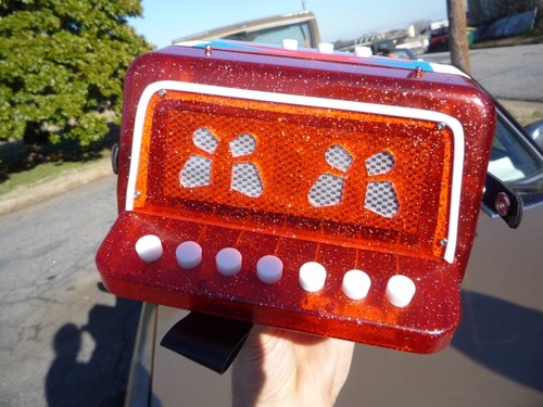 COOL SMALL ACCORDION SQUEEZEBOX PLAYS WELL MAKE MUSIC GREAT LITTLE INSTRUMENT