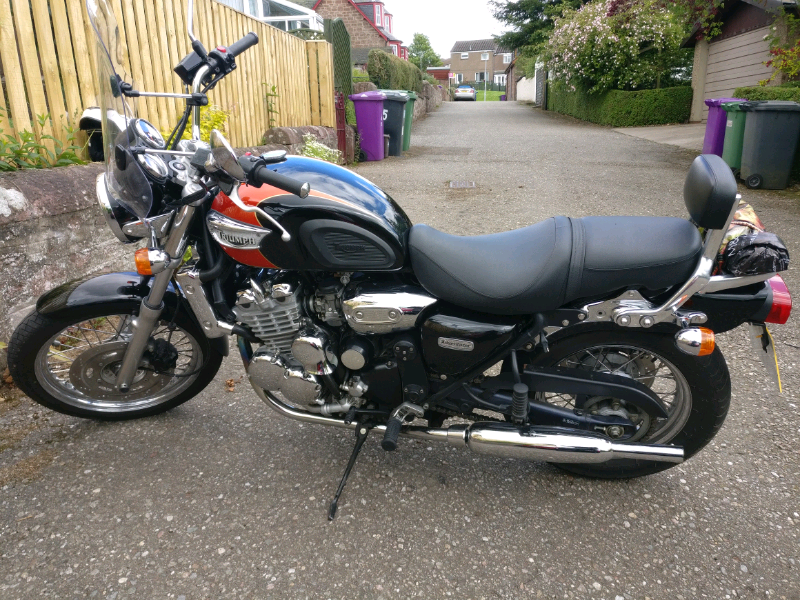 triumph adventure 900