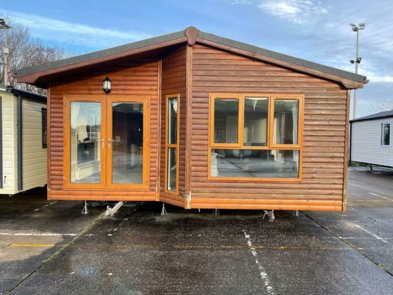 LUXURY 40FT X 20FT DOUBLE GLAZED & CENTRAL HEATED TIMBER LODGE FOR SALE