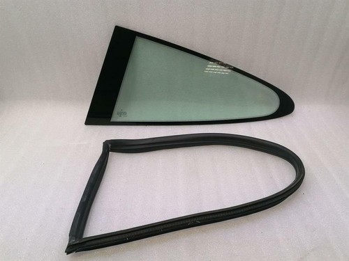 PORSCHE 911 997 Left Rear quarter Glass 99754311100 Türscheibe ¼ Hinten Links
