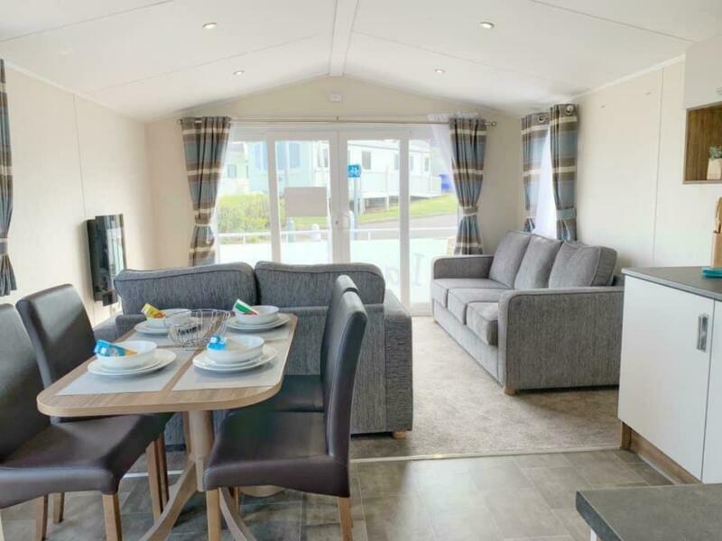 BRAND NEW STATIC CARAVAN FOR SALE CENTRAL HEATED PATIO DOORS in