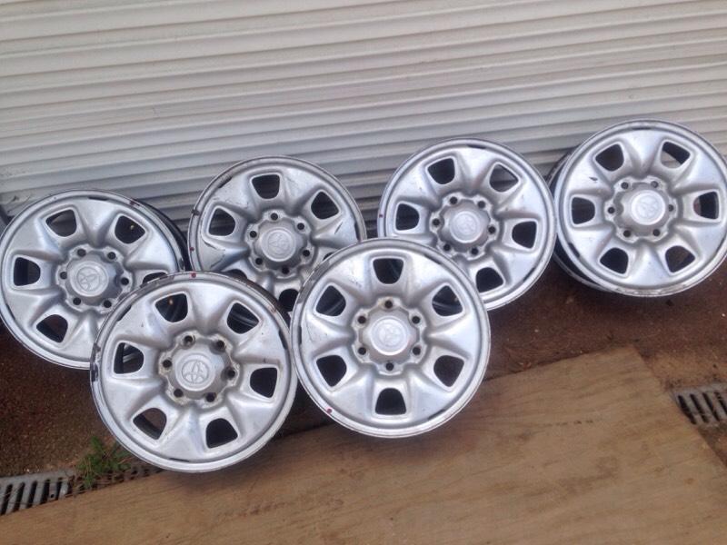 17 INCH TOYOTA HILUX 4X4 STEEL RIMS X 6CAN FIT OTHER MAKES. 6 STUD 