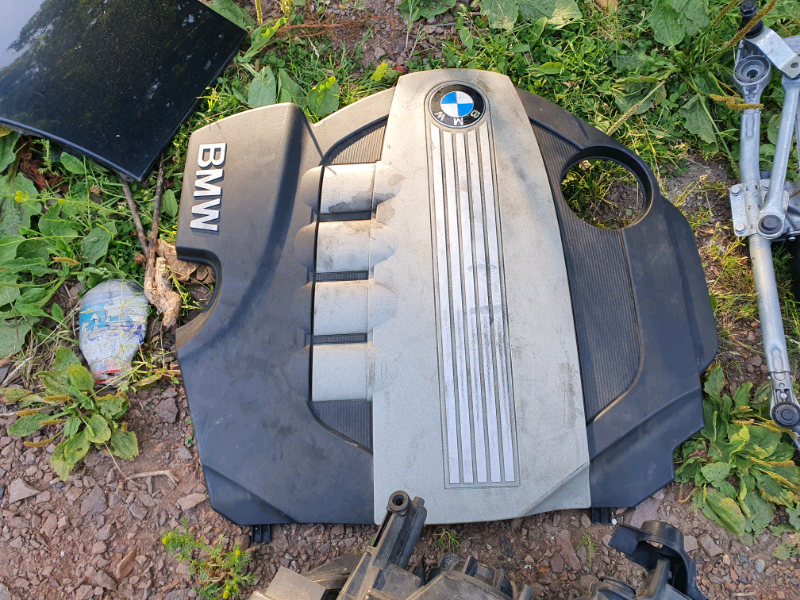BMW e90 320d 2008 n47 top engine cover in Murrayfield, Edinburgh