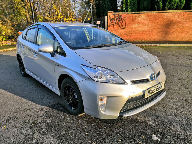 Toyota Prius 1.8 Hybrid 2015 Silver low mileage | in Gorton, Manchester