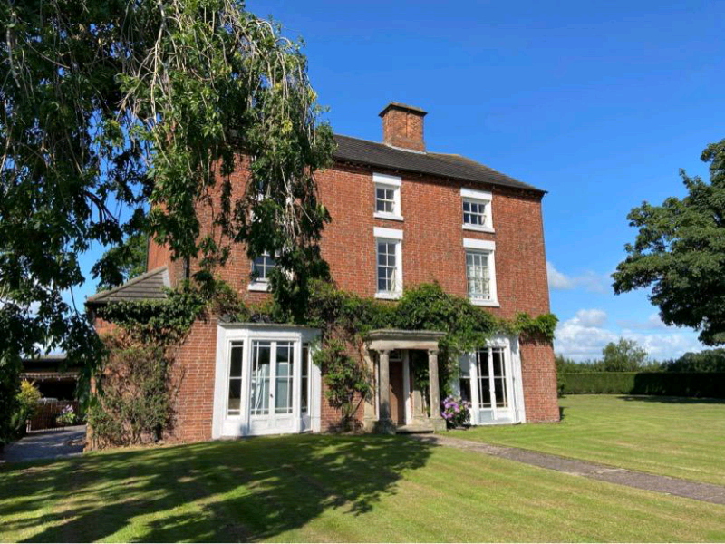 Double room to rent in countryside, Staffordshire country farmhouse