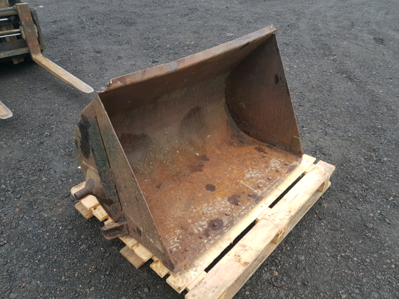 Tractor front loader bucket from a Massey Ferguson 135 in Motherwell, North Lanarkshire Gumtree