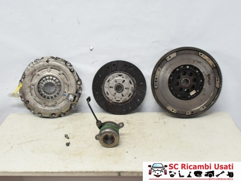 Kit Embrayage Et Volant D'Inertie Mercedes Classe A W176 1.6bz A0262500501