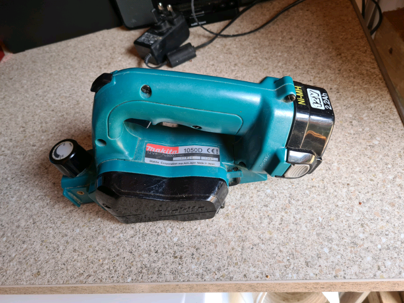 Makita 1050D 12v Cordless Planer, Dust Bag and Case in Eastleigh