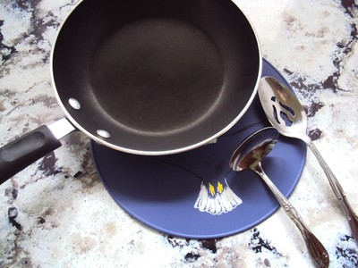 Lavender Silicone Soaring Eagles Kitchen Hot Pad Table Decor Table Placemat