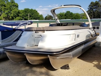 2017 BENNINGTON 25 QXSBWA DEMO WITH 300! HUGE MARINE CLEARANCE - ALL MUST GO!