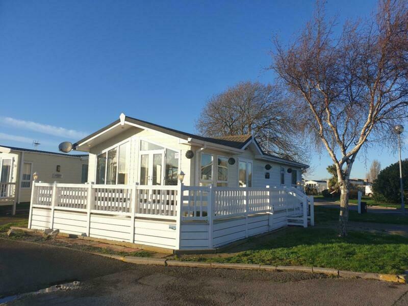 LODGE FOR SALE NAZE MARINE 5*Holiday Park Walton near clacton