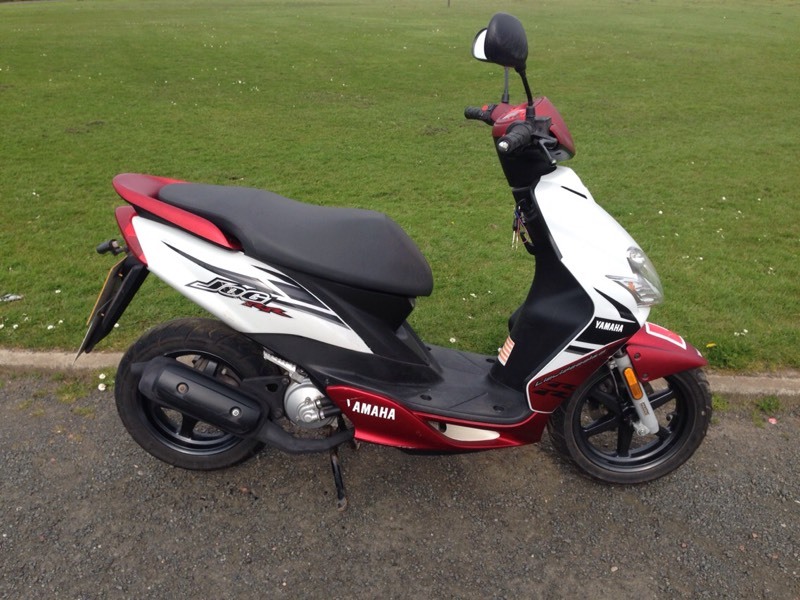 Yamaha jog RR красно белый