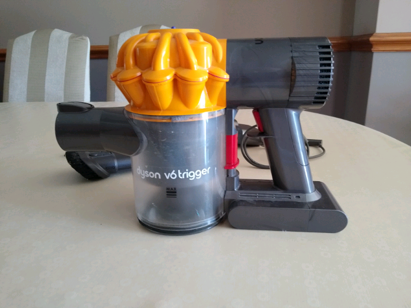 Dyson V6 Trigger Handheld Cordless Vacuum in Bedford, Bedfordshire