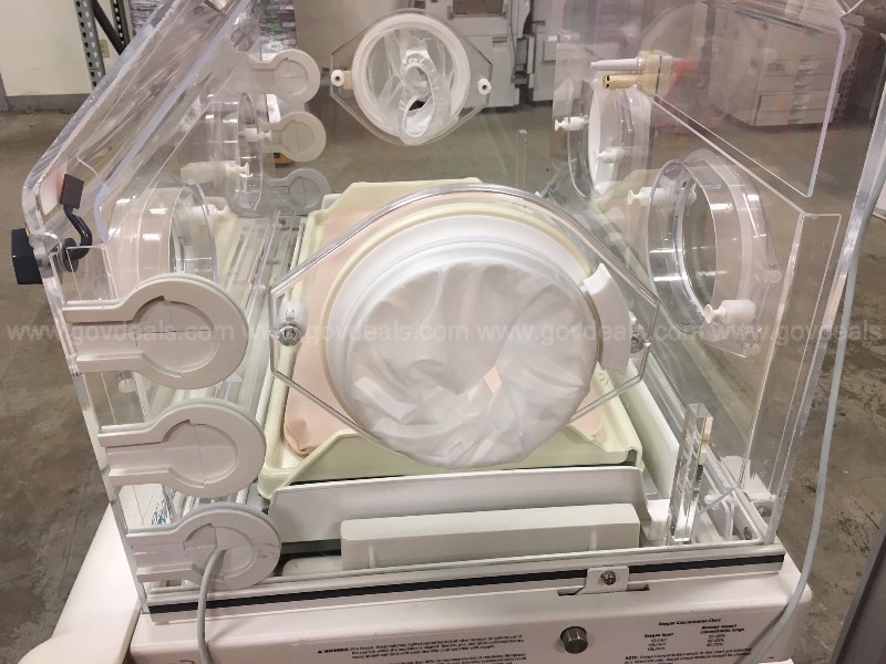 Ohmeda Ohio Care Plus Model 4000 Infant Incubator with Humidifier & infant scale