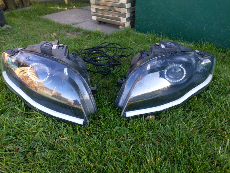 Audi A4 B7 Factory Xenon Headlights Genuine OEM Custom RS4 TDi Avant