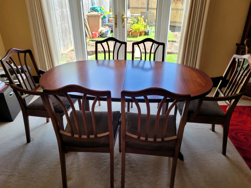 William Lawrence Collection. Mahogany dining table with 6 chairs. in