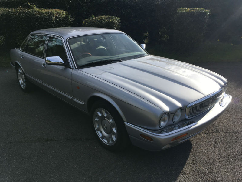 Jaguar daimler super v8