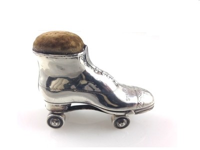 ANTIQUE STERLING SILVER NOVELTY PIN CUSHION ENGLISH ROLLER BOOT OR SKATE 1909