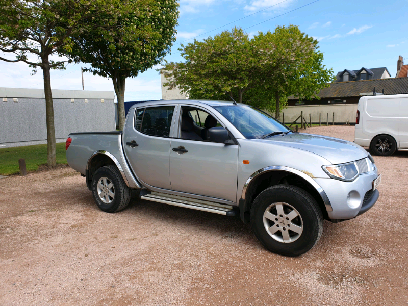 Mitsubishi l200 4